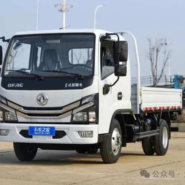 东风多利卡D5：2.3L黄金动力+3.8米大货箱，城配运输的"赚钱利器