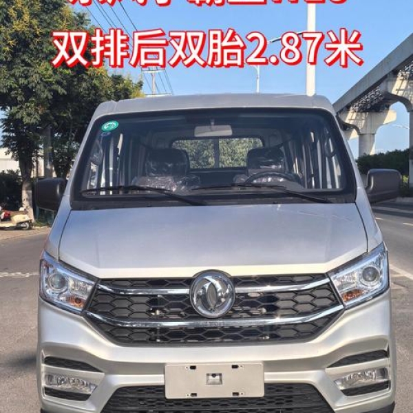 东风小霸王W18双排轻卡：城市物流的首选