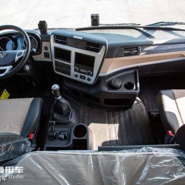 东风小卡货车驾驶舱布局：人性化设计提升驾驶舒适度