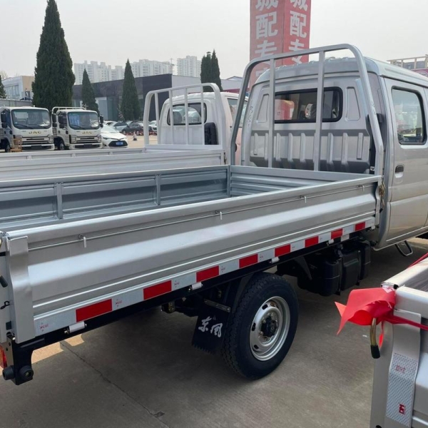 东风小卡最大承重能力解析：单排与双排车型的承重差异及影响因素